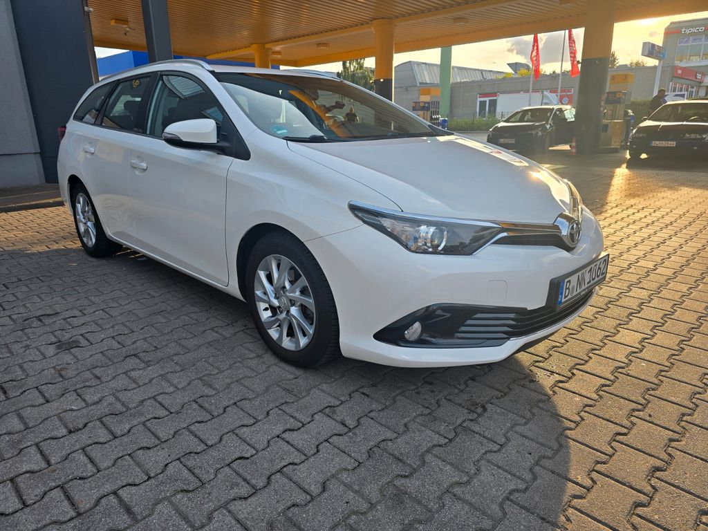 Toyota Auris Touring Sports Touring Sports 1,4-l-D-...