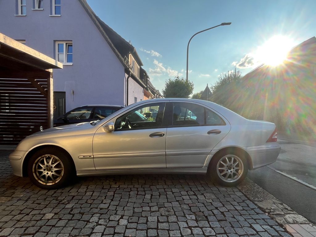 Bild des Angebotes Mercedes-Benz 220