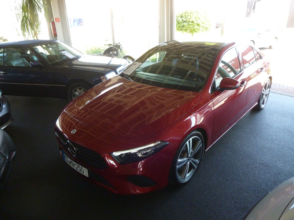 Bild des Angebotes Mercedes-Benz A 250 ,Kamera,Totw,Panodach,Apple Car Play,Leder