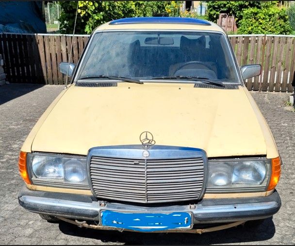 Mercedes-Benz EZ 1979,  330.000 km,  54 PS, 200 Diesel