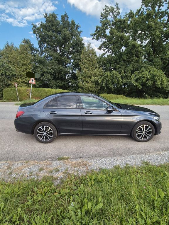 Bild des Angebotes Mercedes-Benz 220