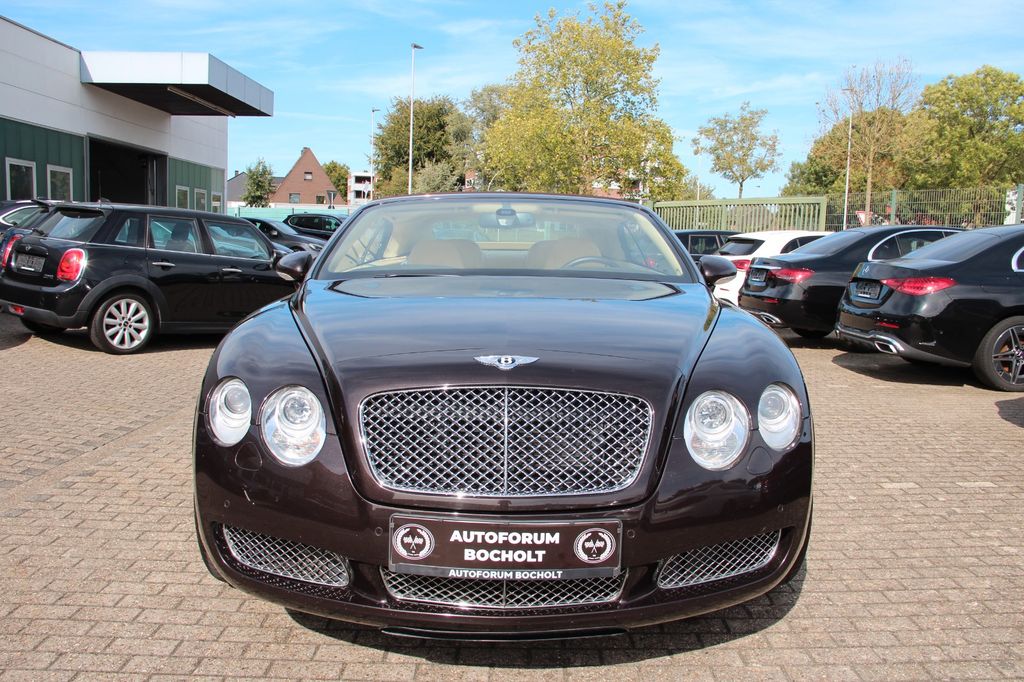 Bild des Angebotes Bentley Continental GTC Mulliner 6.0 W12 Exclusive Paint