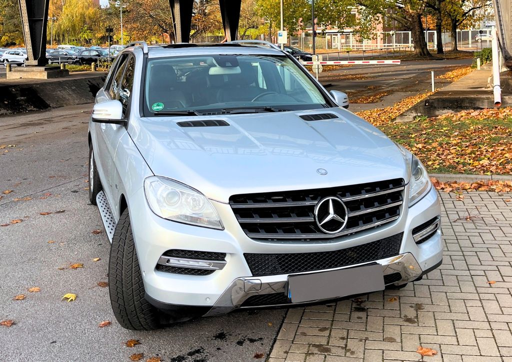 Bild des Angebotes Mercedes-Benz Mercedes ML 250 4MATIC | Gepflegt | Top Zustand