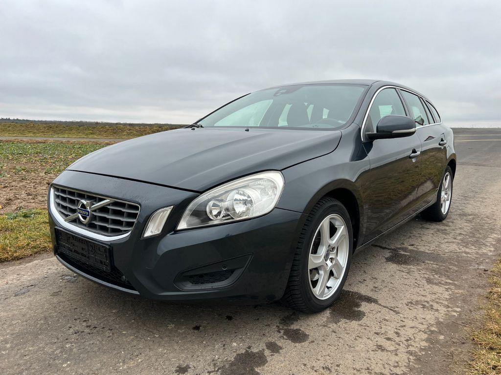 Bild des Angebotes Volvo V60 Kombi Momentum