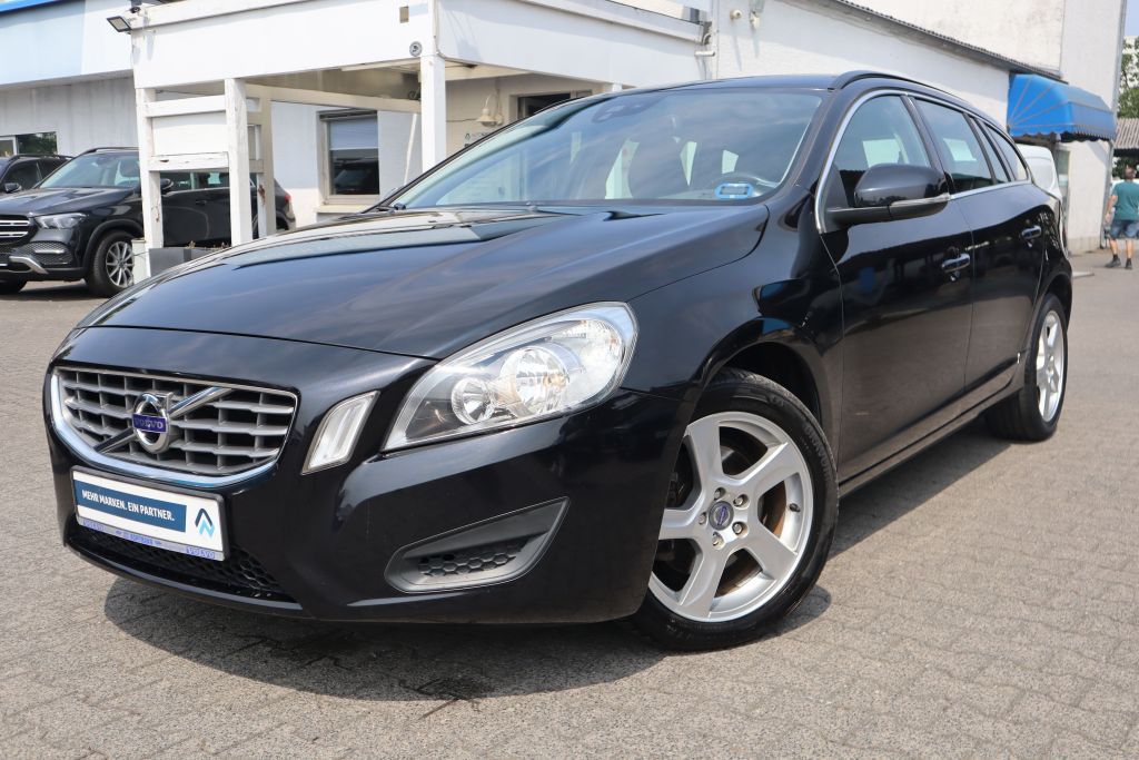 Bild des Angebotes Volvo V60 T3 Momentum |NAVI|BUSINESS-PAKET PRO|