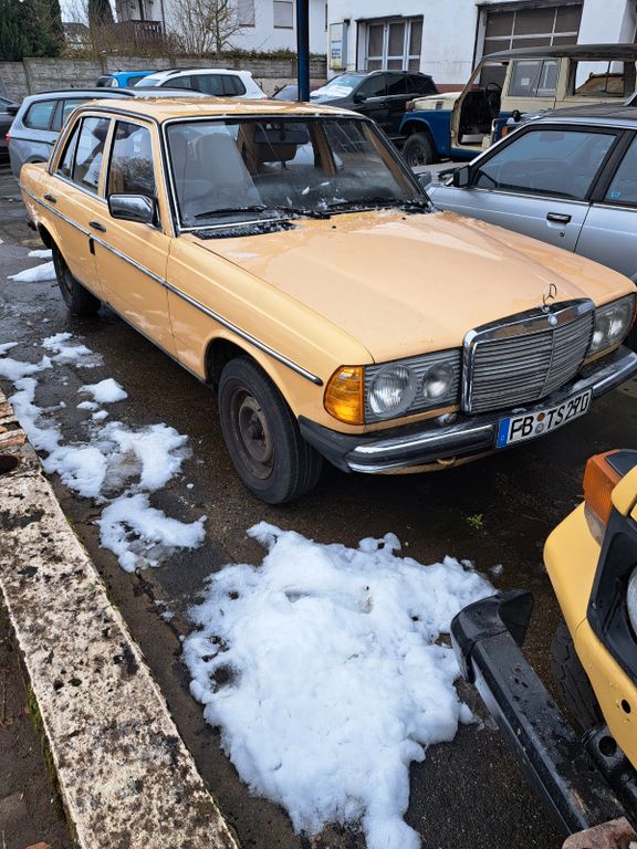 Bild des Angebotes Mercedes-Benz Mercedes W123 Limousine