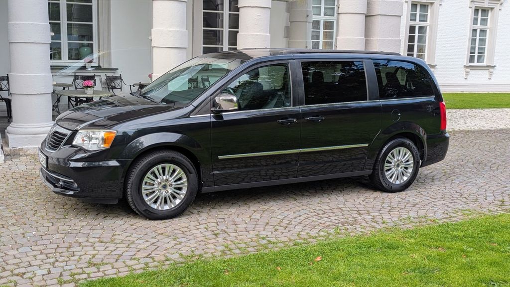 Lancia Voyager org. 92tkm Zahnriemen neu Navi Kamera 2.