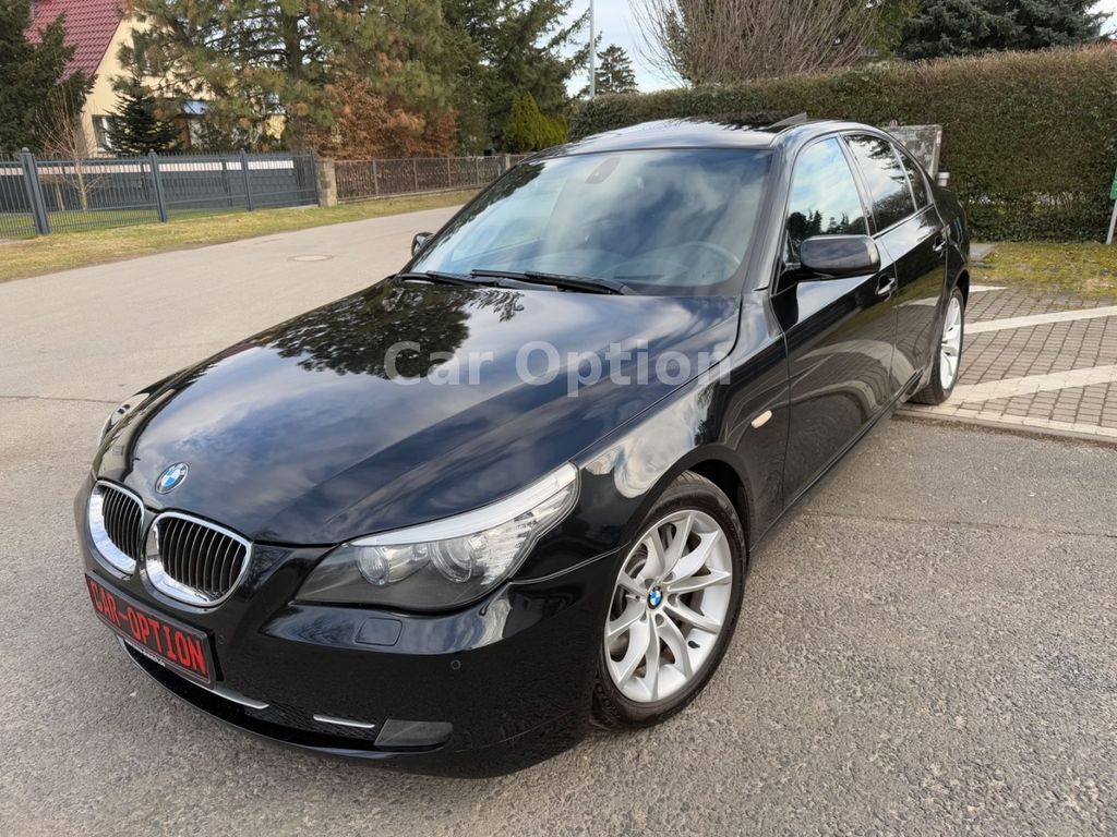 Bild des Angebotes BMW 550i Limousine/ Head- Up/ Soft- Close/ Glasdach