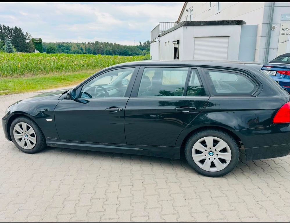 Bild des Angebotes BMW 320i Touring -Xenon PDC