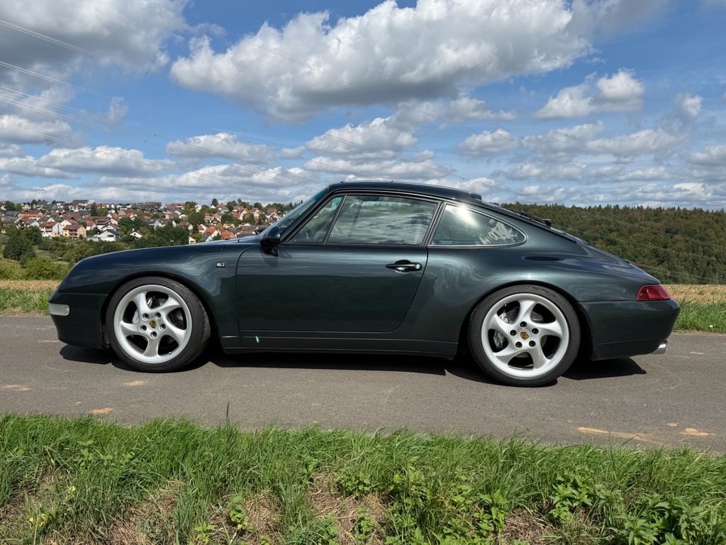 Bild des Angebotes Porsche 993 Carrera 4 Coupé Aventuragrün H-Kennzeichen