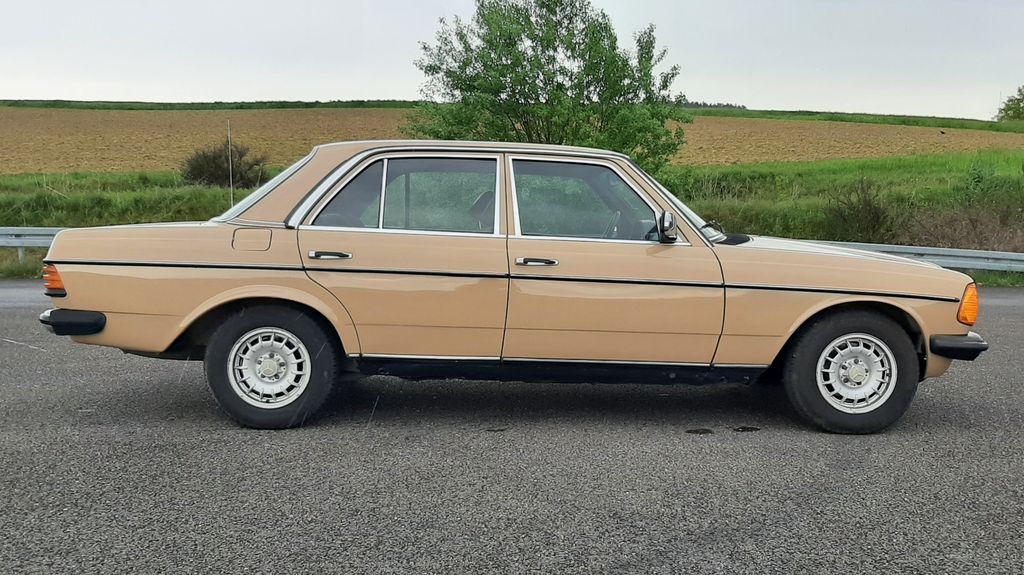 Bild des Angebotes Mercedes-Benz 300 D - kein Rost - Auflösung Oldtimersammlung