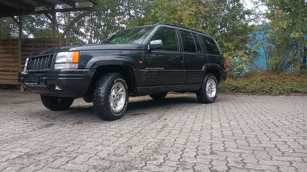 Jeep Grand Cherokee Limited LX 5.9 Auto Limited