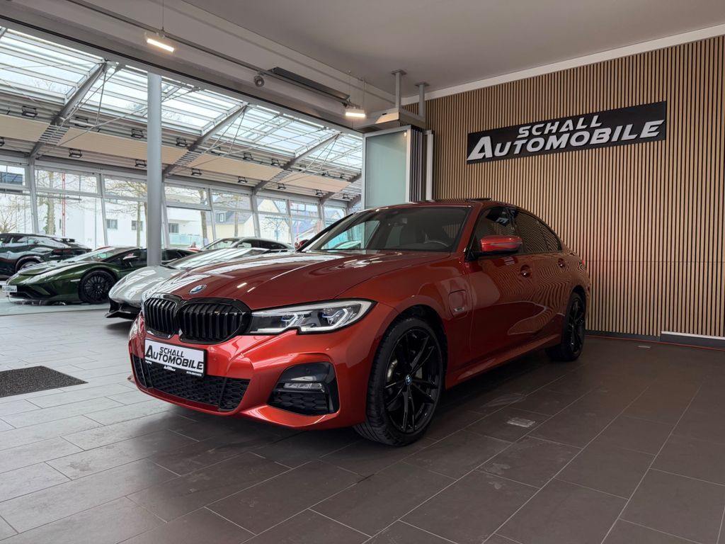 Bild des Angebotes BMW 330e xDrive *M-Sport/AHK/HUD/LASER/CAM/PANO/SHZ*