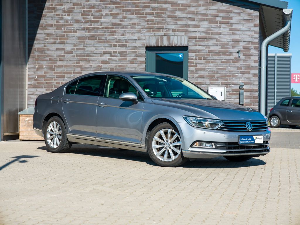 Bild des Angebotes Volkswagen Passat Lim. Highline Kamera-SHZ-Carplay-DSG-Navi