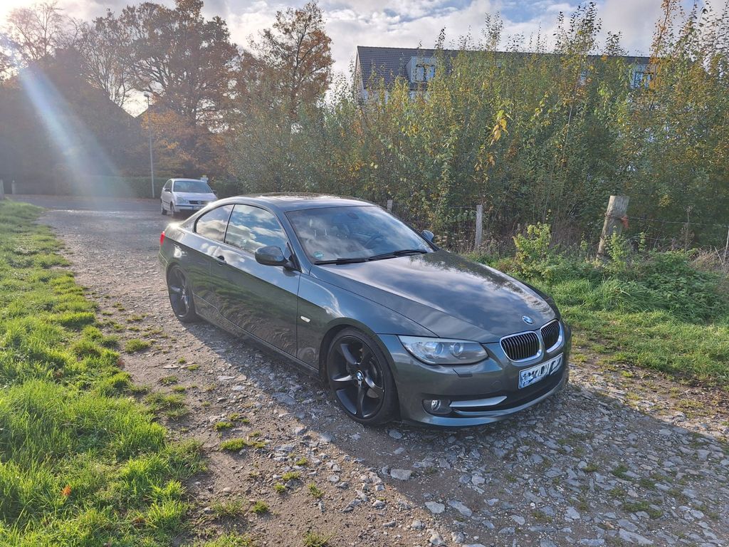 Bild des Angebotes BMW 330i Coupé -
