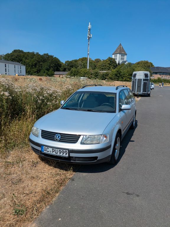 Bild des Angebotes Volkswagen Passat Variant 1.8 Basis