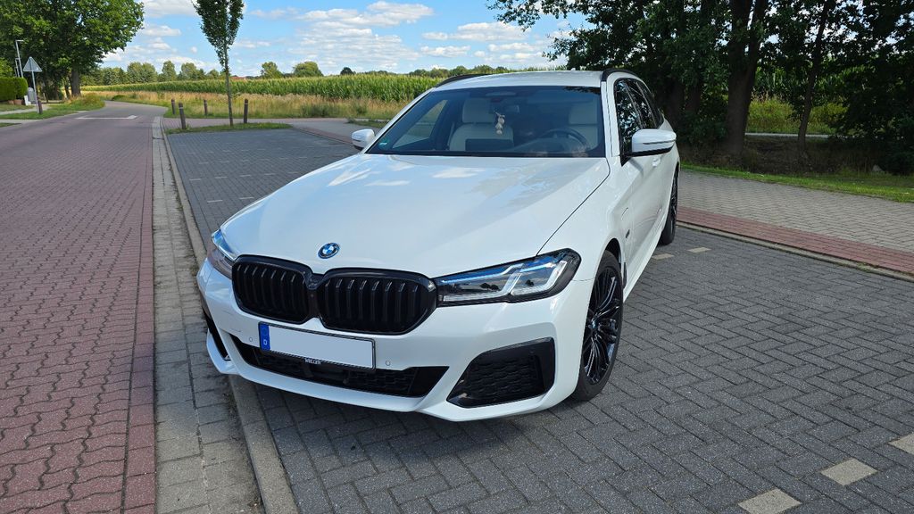 Bild des Angebotes BMW 530e Touring M Sport, Ahk, Head-Up, 360°-Kamera
