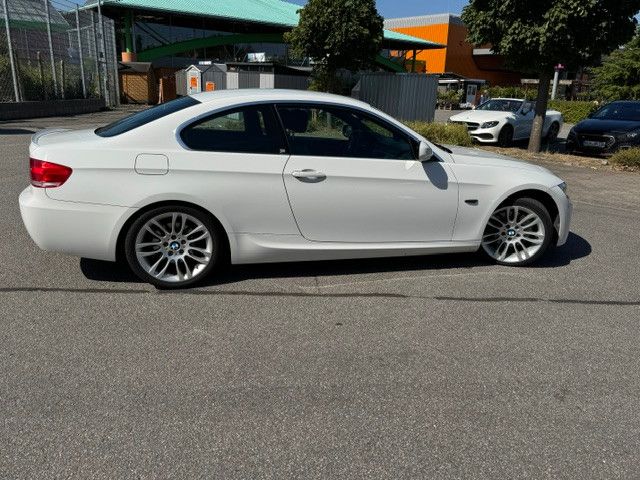 Bild des Angebotes BMW 325i Coupé, M-Paket, 1. Hd, unfallfrei, Scheckh.
