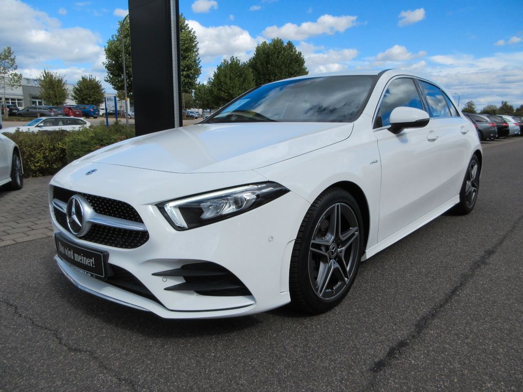 Bild des Angebotes Mercedes-Benz A 200 AMG 7G LED+Fernlicht Navi Kamera CarPlay