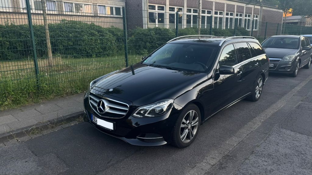 Bild des Angebotes Mercedes-Benz E 250 BlueTEC T AVANTGARDE AVANTGARDE