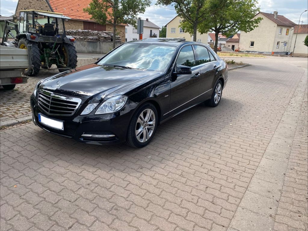 Bild des Angebotes Mercedes-Benz E 200 CDI BlueEFFICIENCY AVANTGARDE,Leder,Navi