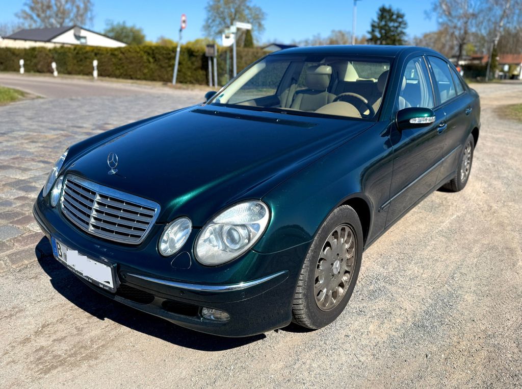 Bild des Angebotes Mercedes-Benz E 320 / ELEGANCE / AIRMATIC / Schiebedach / TÜV