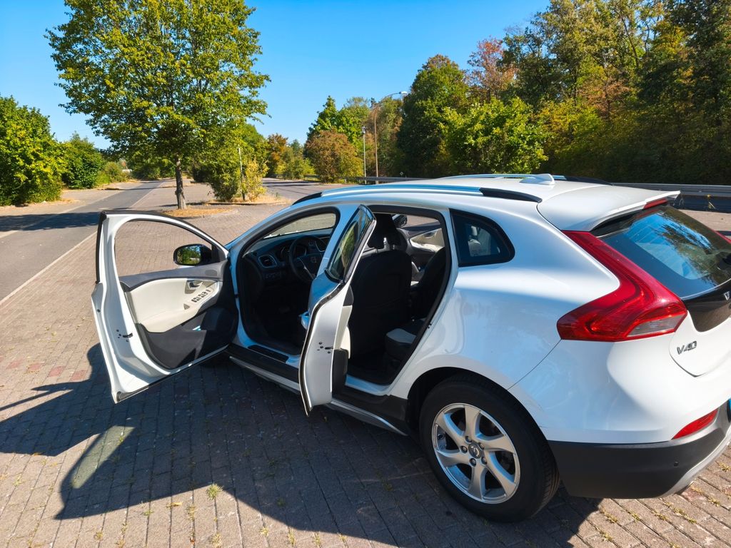 Bild des Angebotes Volvo V40 Cross Country D3 Geartronic Momentum Mom...