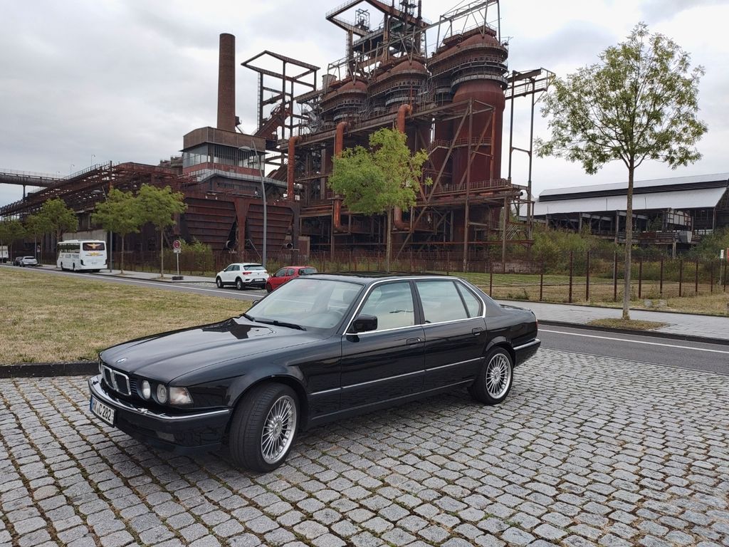 BMW 750 iL e32;TÜV neu; scharzes Vollleder- selten