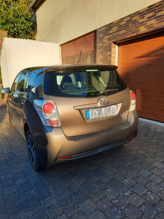 Toyota Verso 1.8l Valvematic Executive 5-Sitzer Exe...