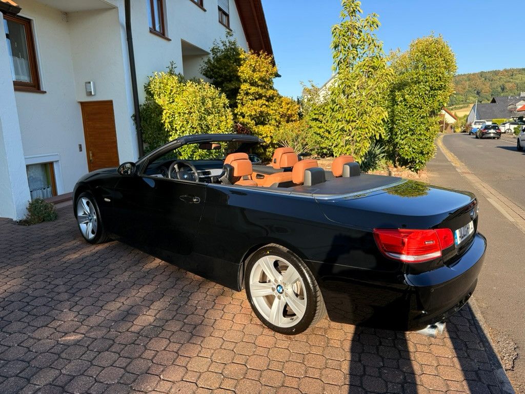 Bild des Angebotes BMW 320i Cabrio -Leder Xenon PDC Scheckheft 8xReifen