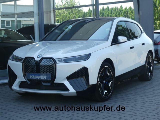 Bild des Angebotes BMW iX xDrive50 Sportpak.AHK°LASER°PANO°22"-Massage