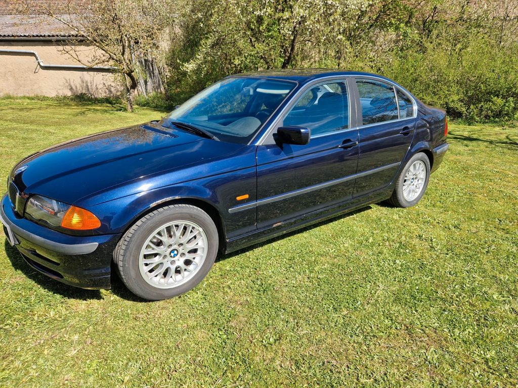 BMW 328i -