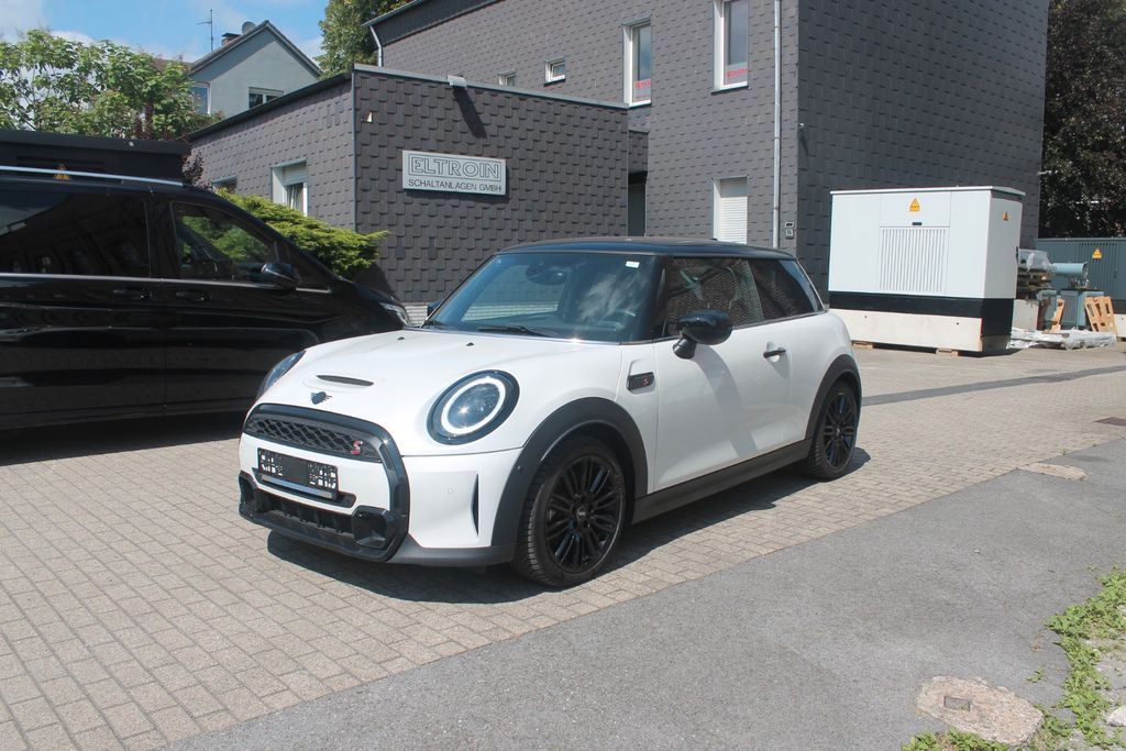 Bild des Angebotes MINI Cooper S Trim Steptronic + Wippen*Navi*LED*RÜKA*