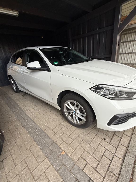 Bild des Angebotes BMW 118i Advantage, TÜV/ASU 08/2028, EZ: 12/2021