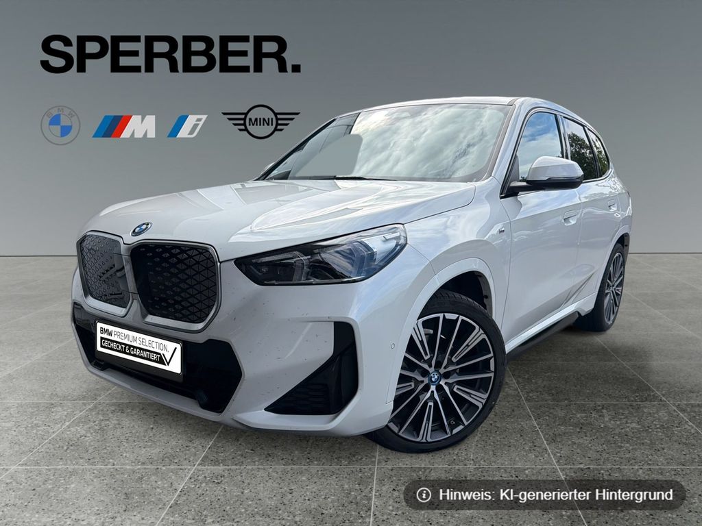 Bild des Angebotes BMW iX1 xDrive30 M Sport*Panorama*AHK*20 Zoll Indivi
