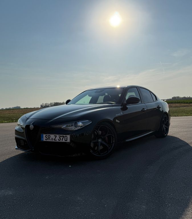 Bild des Angebotes Alfa Romeo Giulia 2.0 Turbo 16V 206kW AT8-Q4 Veloce Veloce