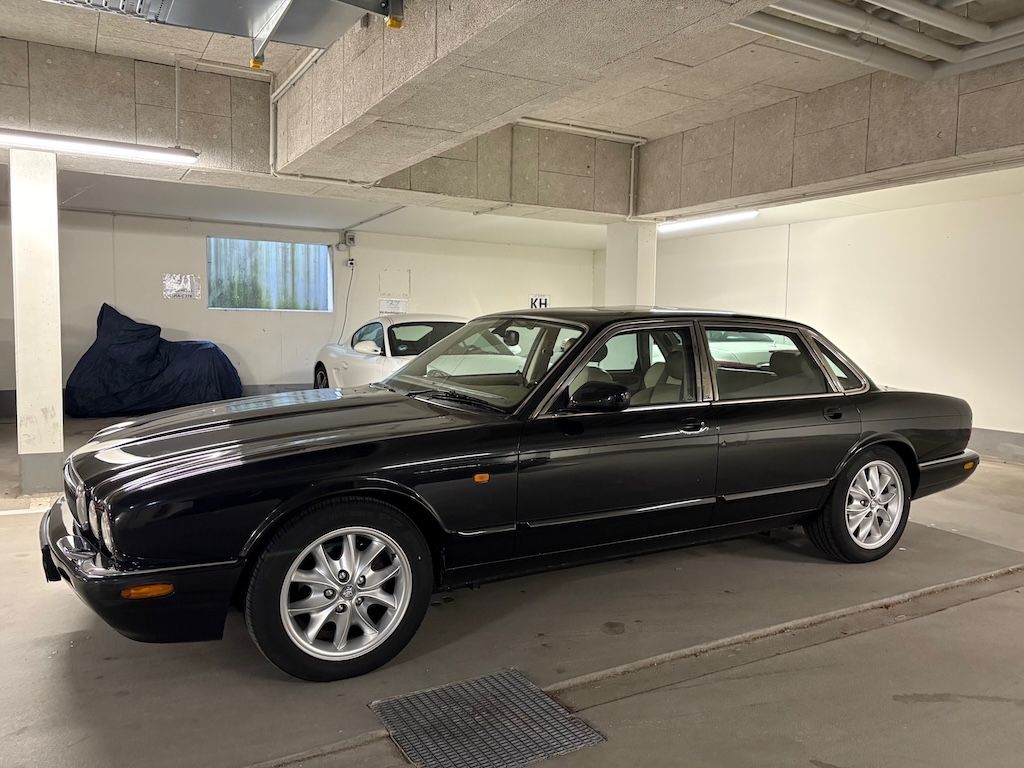Bild des Angebotes Jaguar XJ8 4.0 V8 Executive*1.Hd*alle Extras**Historie