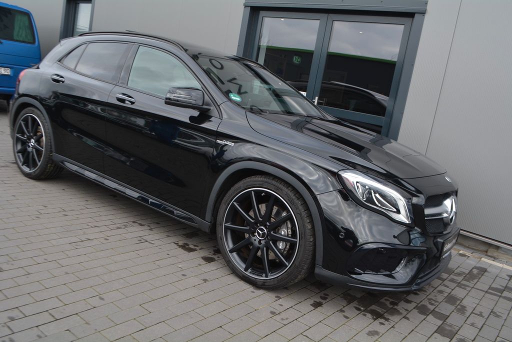 Mercedes-Benz GLA 45 AMG black 4Matic-Panorama-Harman-Kardon