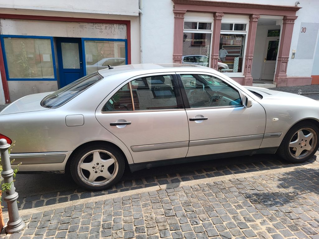 Bild des Angebotes Mercedes-Benz E 230 CLASSIC Classic
