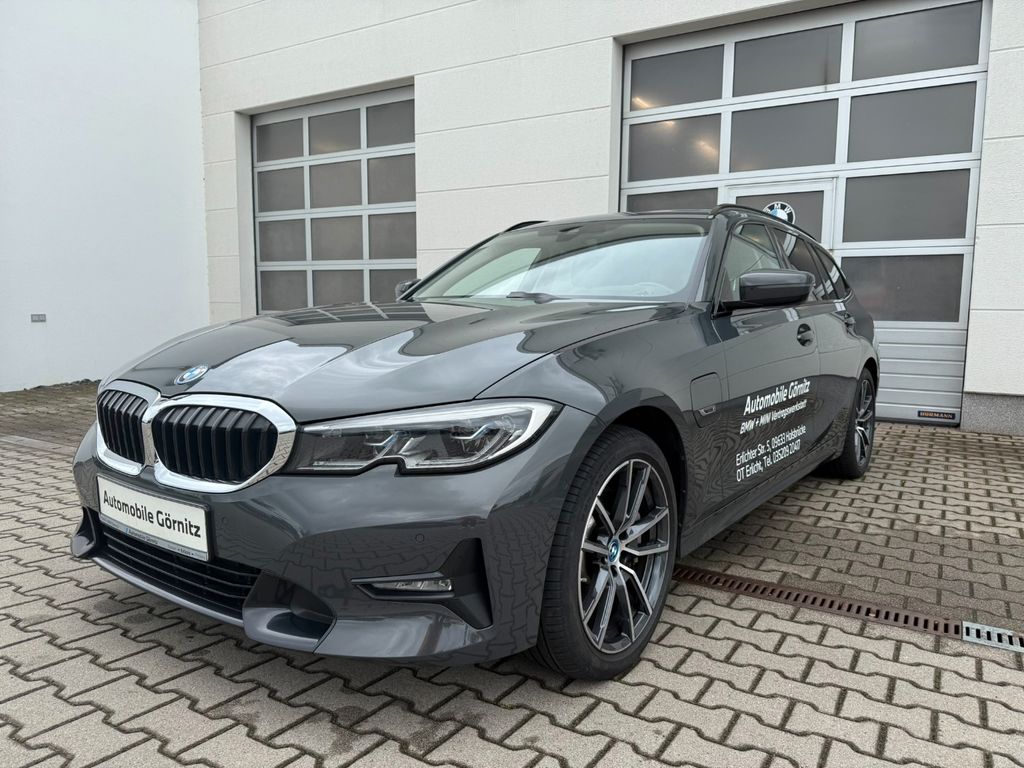 Bild des Angebotes BMW 330 e xDrive Touring LASER/HEAD/DAB/SPORTSITZ/PA