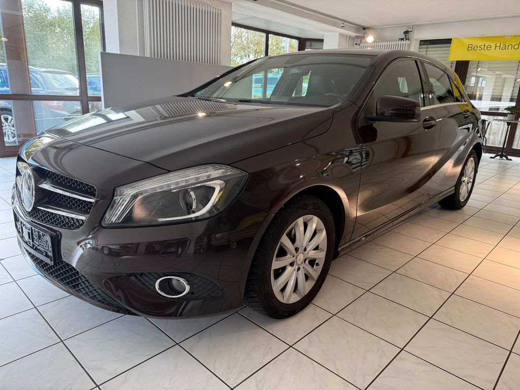 Bild des Angebotes Mercedes-Benz A 180 BlueEfficiency/Navi/Kamera/Teilleder