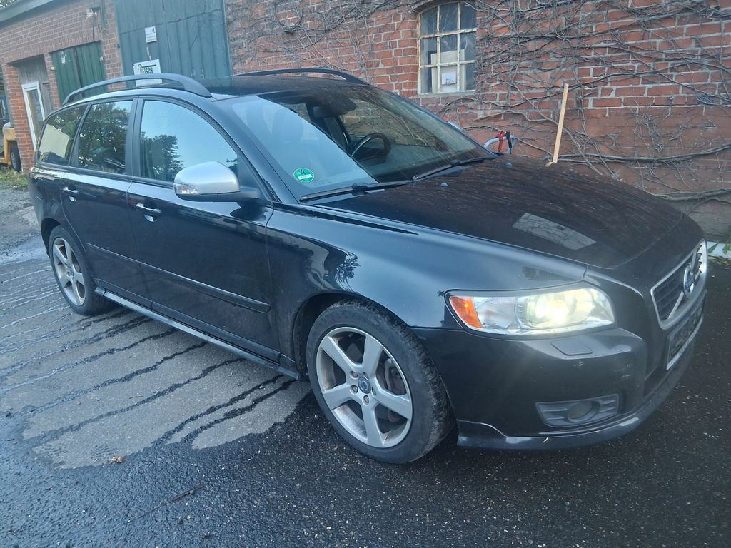 Bild des Angebotes Volvo V50 Kombi D4 R-Design