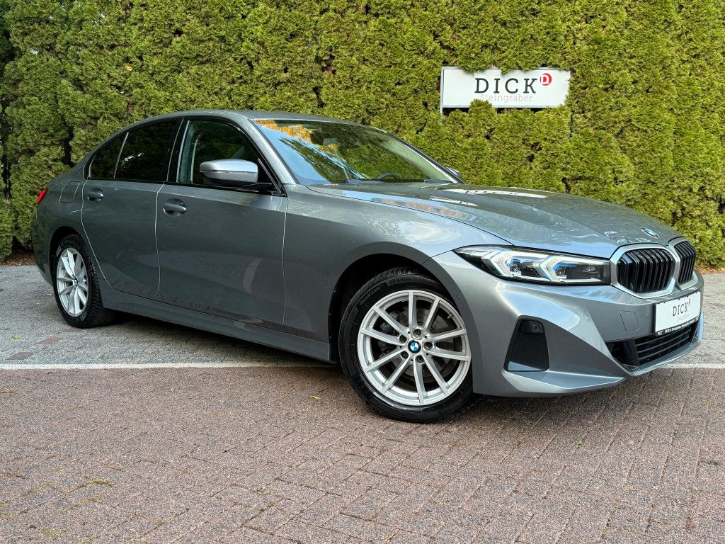 Bild des Angebotes BMW 318 i Aut. Lim. LCI LED+NAV+SHZ+HuD+KAM+SHADOW+M