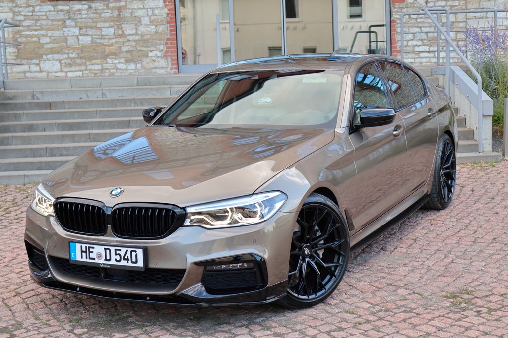 Bild des Angebotes BMW 540i M-Paket 21Zoll HUD, Pano, B&W, ohne OPF