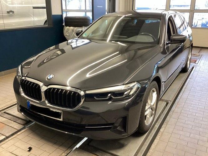 Bild des Angebotes BMW 520d Tour xDrive ACC Kam Keyl Assist LED Cockp+