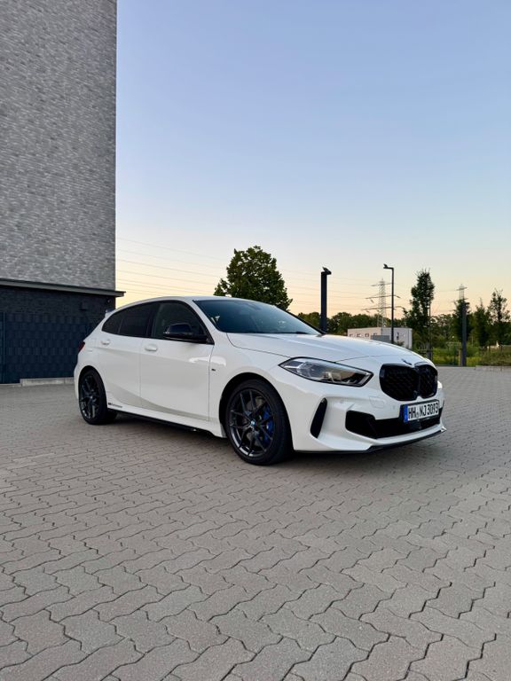 Bild des Angebotes BMW M135i xDrive | HUD | Adaptives Fahrwerk | 8-fach