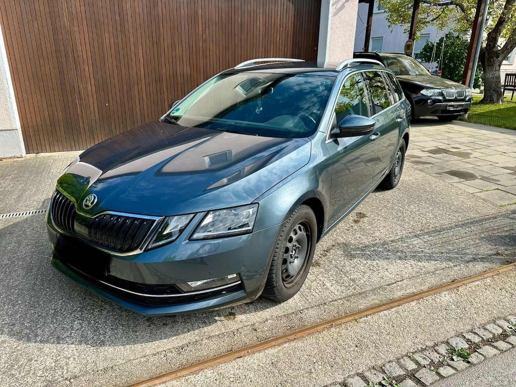 Bild des Angebotes Skoda Octavia 2.0 TDI SCR DSG Premium Edition Comb...