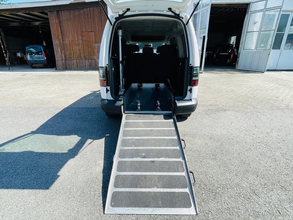 Bild des Angebotes Volkswagen Caddy Maxi Team-Rollstuhlrampe+Rückhaltesystem