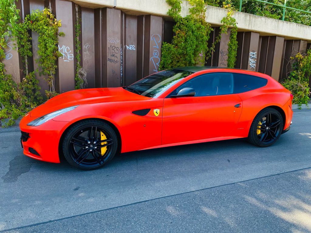 Ferrari FF 6,3 V12 / Tailor-Made / Rosso Dino Opaco !!!!