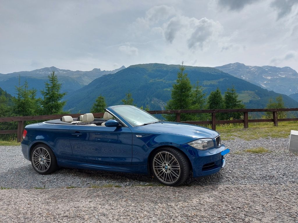 Bild des Angebotes BMW 135i Cabrio mit M-Paket in schöner Farbkombi